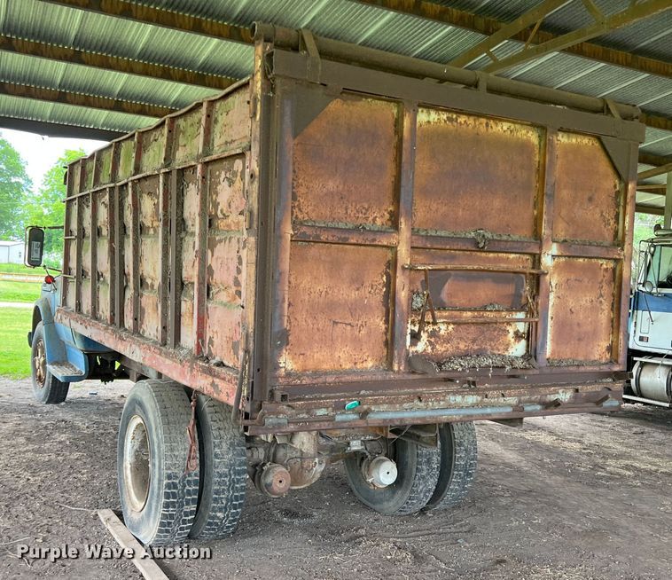 image for item DK7916 1972 GMC  grain truck