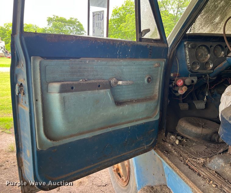 image for item DK7916 1972 GMC  grain truck