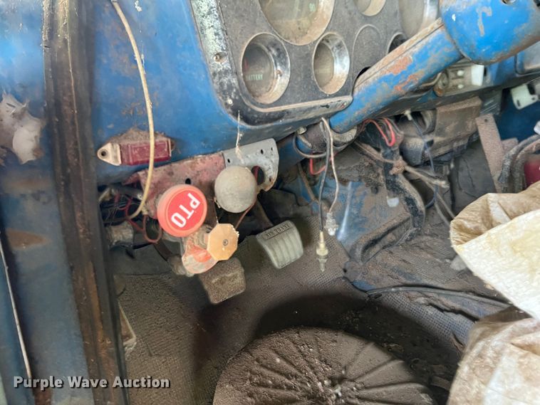 image for item DK7916 1972 GMC  grain truck