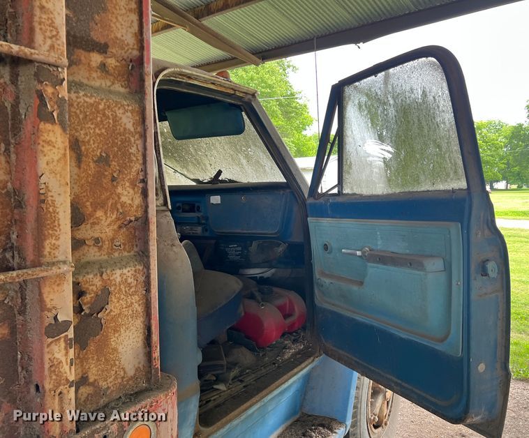 image for item DK7916 1972 GMC  grain truck