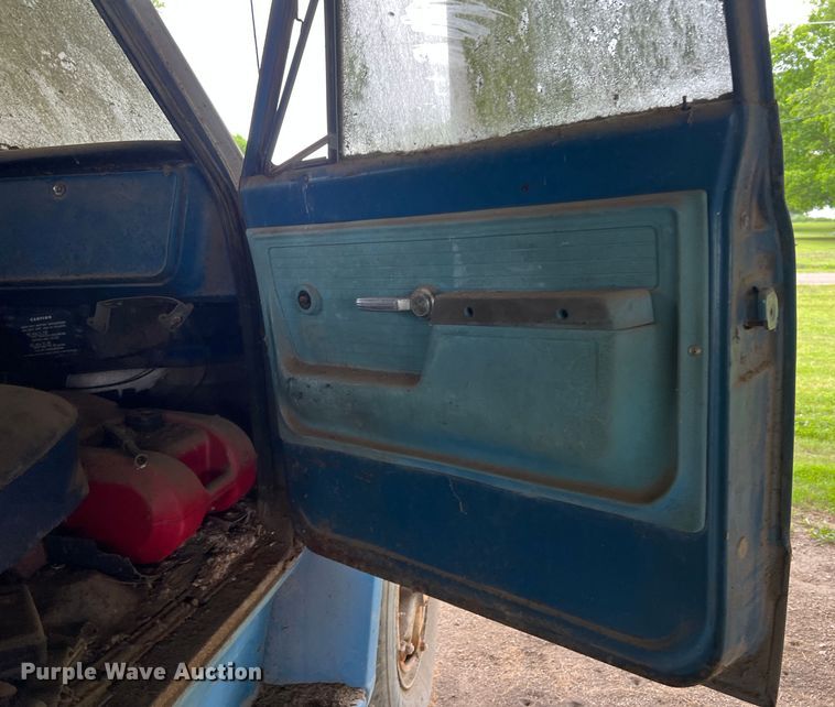 image for item DK7916 1972 GMC  grain truck