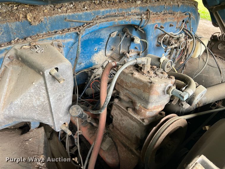 image for item DK7916 1972 GMC  grain truck