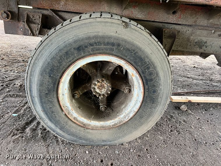 image for item DK7916 1972 GMC  grain truck