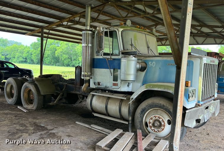 image for item DK7917 1985 GMC General  semi truck