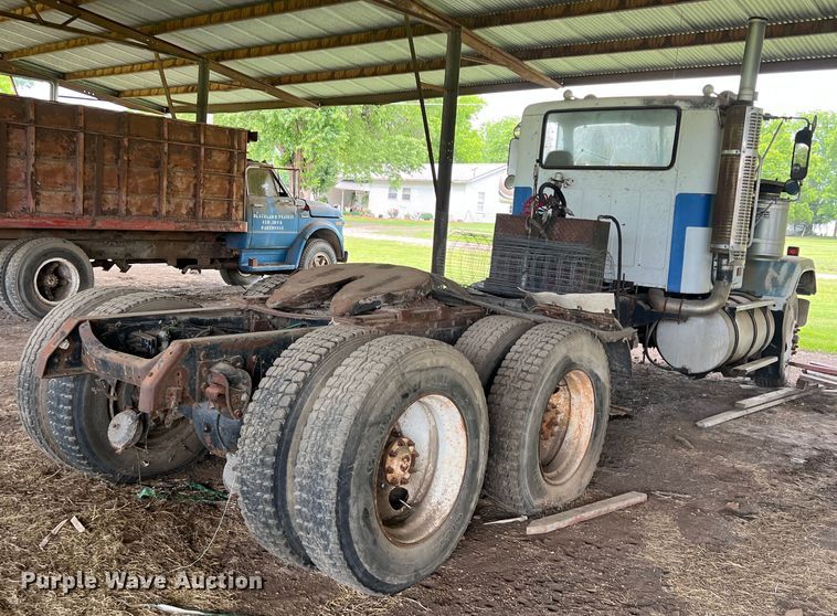 image for item DK7917 1985 GMC General  semi truck