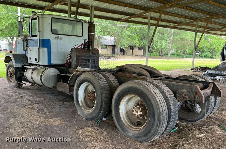 image for item DK7917 1985 GMC General  semi truck