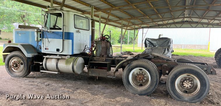 image for item DK7917 1985 GMC General  semi truck