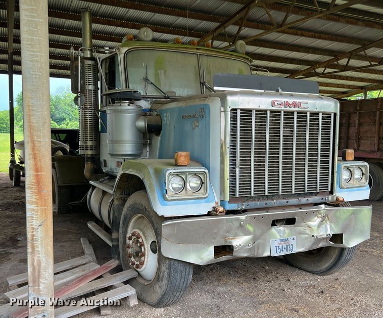 image for item DK7917 1985 GMC General  semi truck