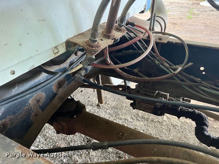 image for item DK7917 1985 GMC General  semi truck