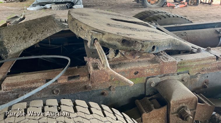 image for item DK7917 1985 GMC General  semi truck