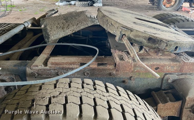 image for item DK7917 1985 GMC General  semi truck