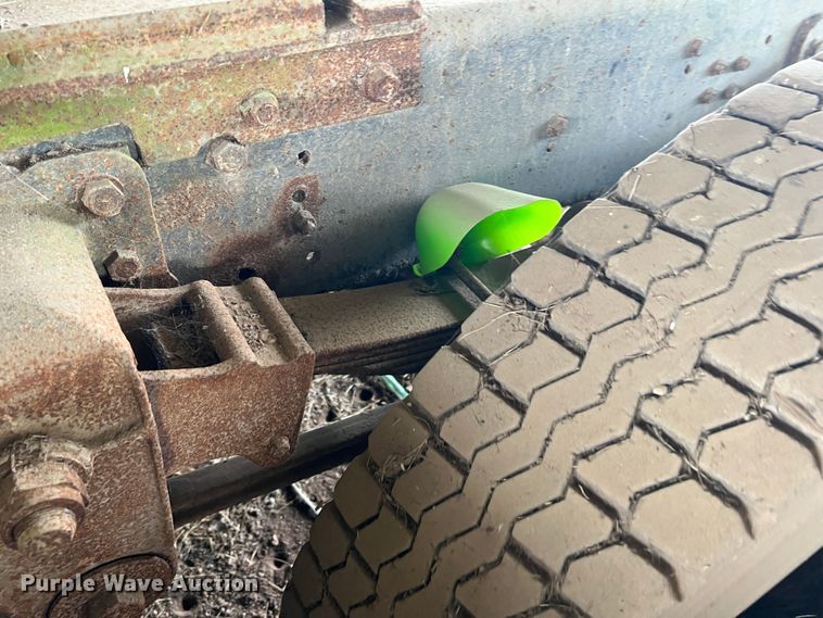 image for item DK7917 1985 GMC General  semi truck