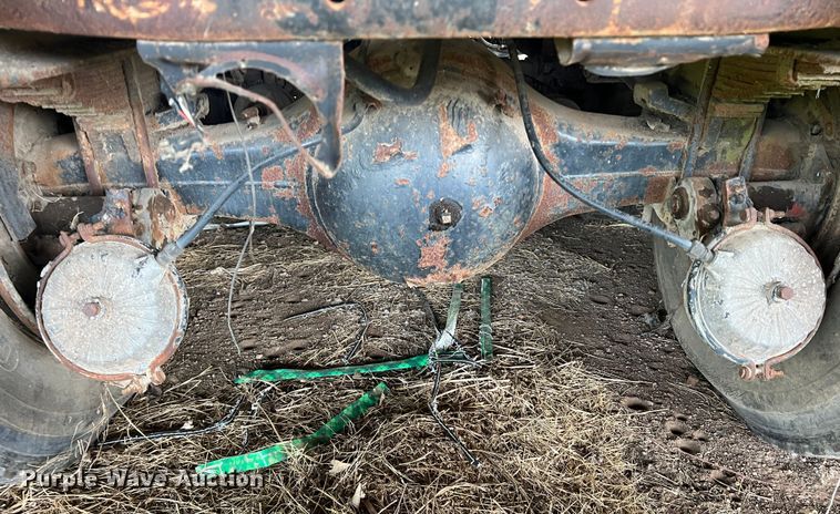 image for item DK7917 1985 GMC General  semi truck