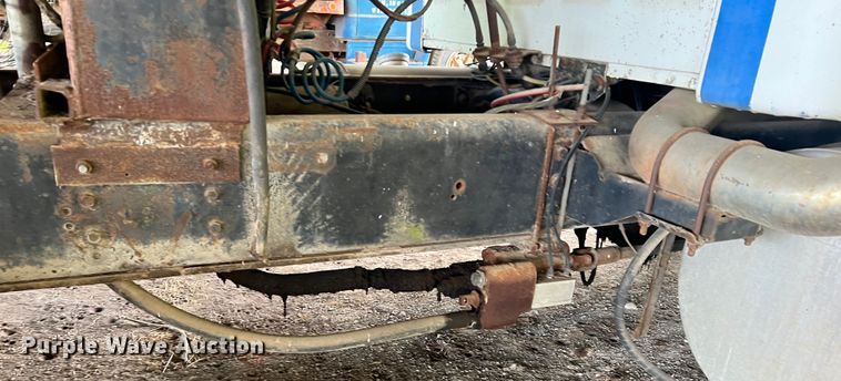 image for item DK7917 1985 GMC General  semi truck