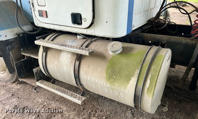 image for item DK7917 1985 GMC General  semi truck