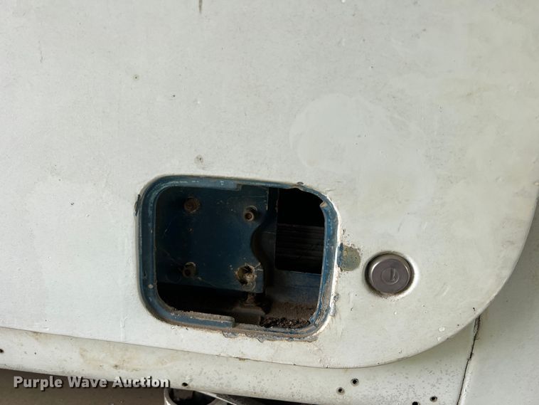 image for item DK7917 1985 GMC General  semi truck