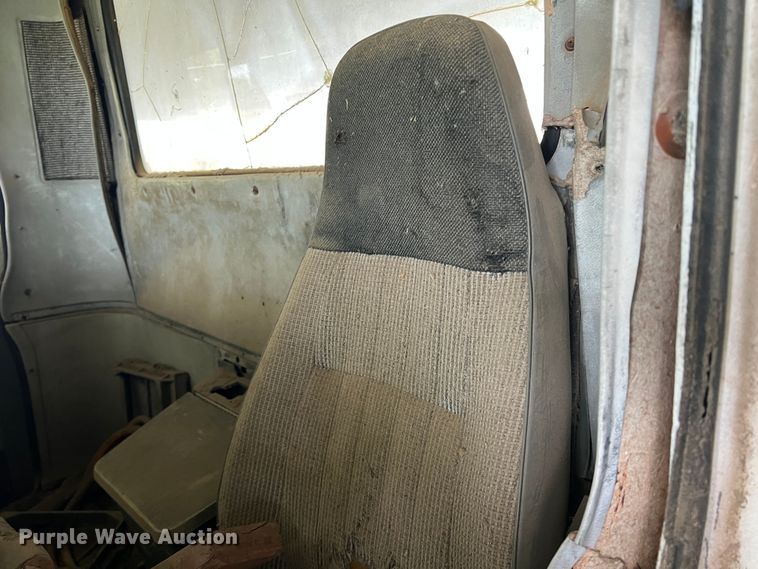 image for item DK7917 1985 GMC General  semi truck