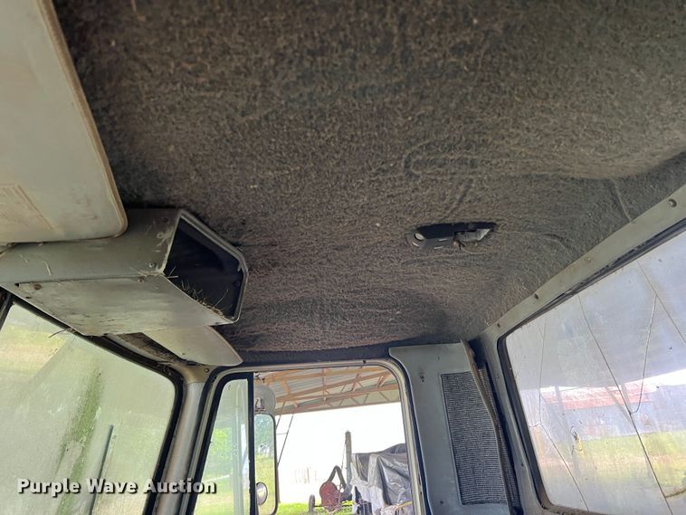 image for item DK7917 1985 GMC General  semi truck