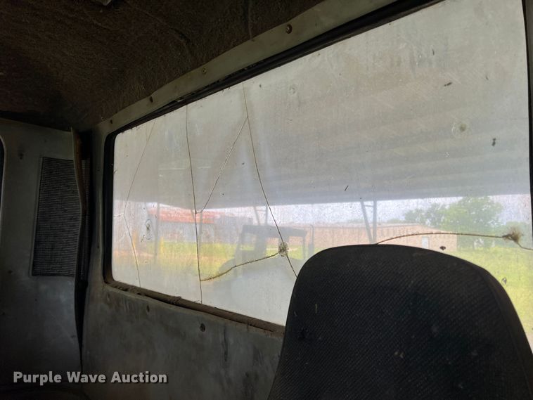 image for item DK7917 1985 GMC General  semi truck