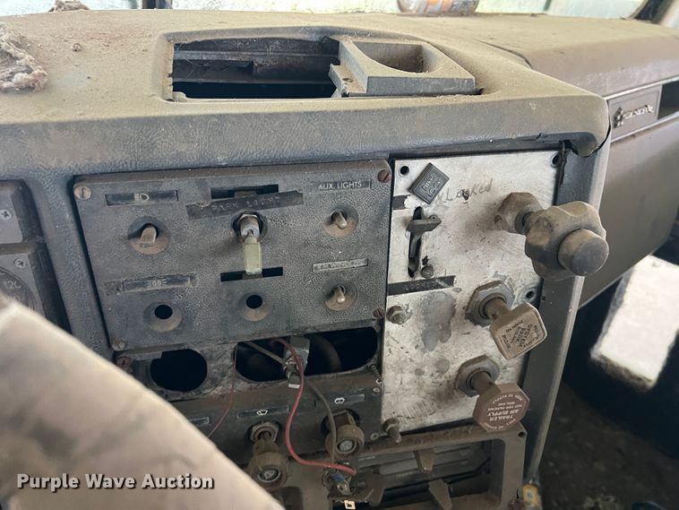 image for item DK7917 1985 GMC General  semi truck