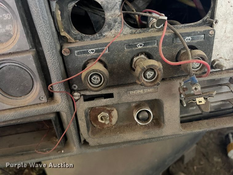 image for item DK7917 1985 GMC General  semi truck