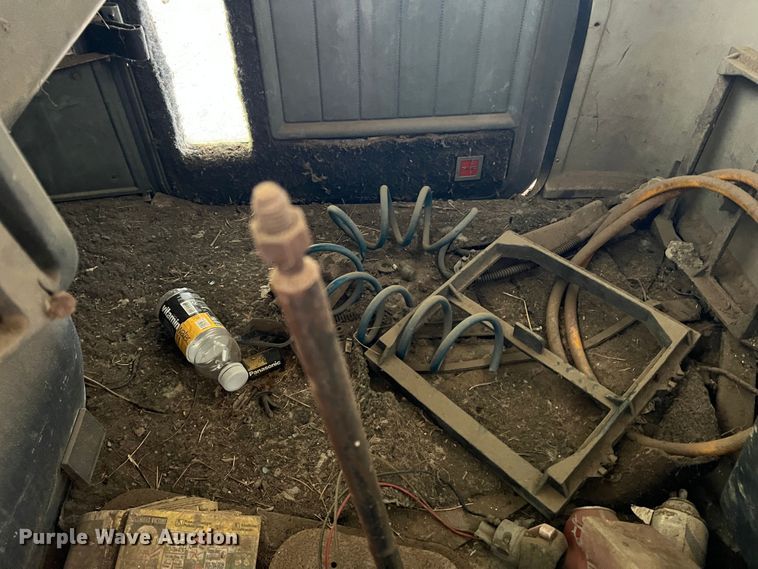 image for item DK7917 1985 GMC General  semi truck