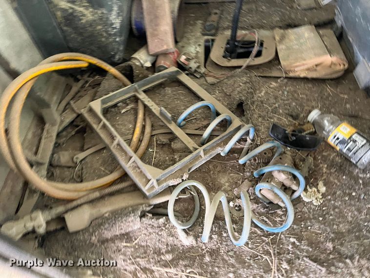 image for item DK7917 1985 GMC General  semi truck