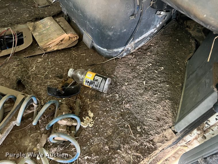 image for item DK7917 1985 GMC General  semi truck