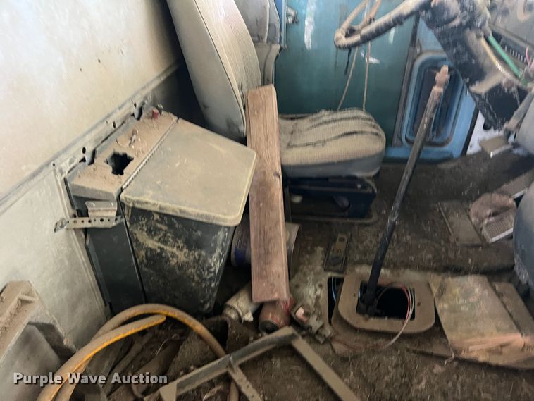 image for item DK7917 1985 GMC General  semi truck