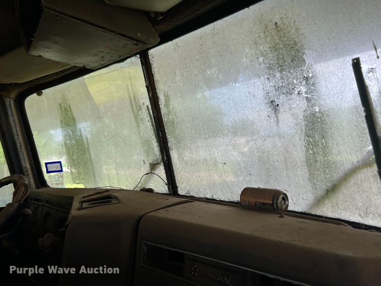 image for item DK7917 1985 GMC General  semi truck