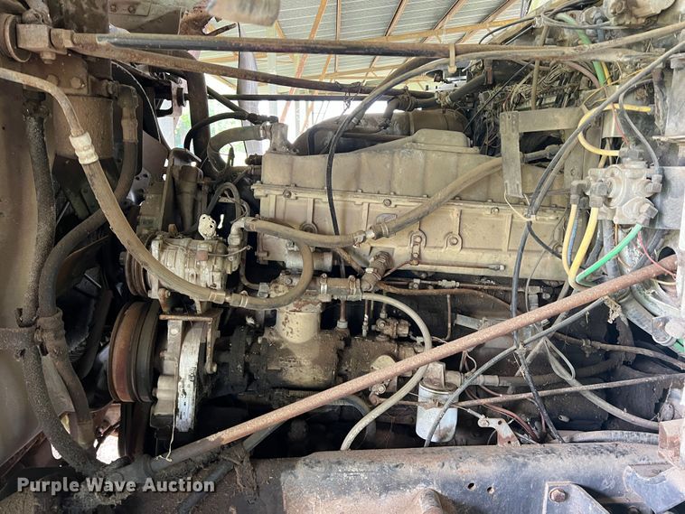 image for item DK7917 1985 GMC General  semi truck