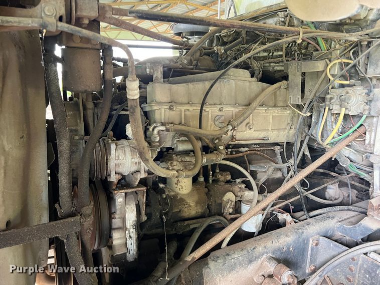 image for item DK7917 1985 GMC General  semi truck