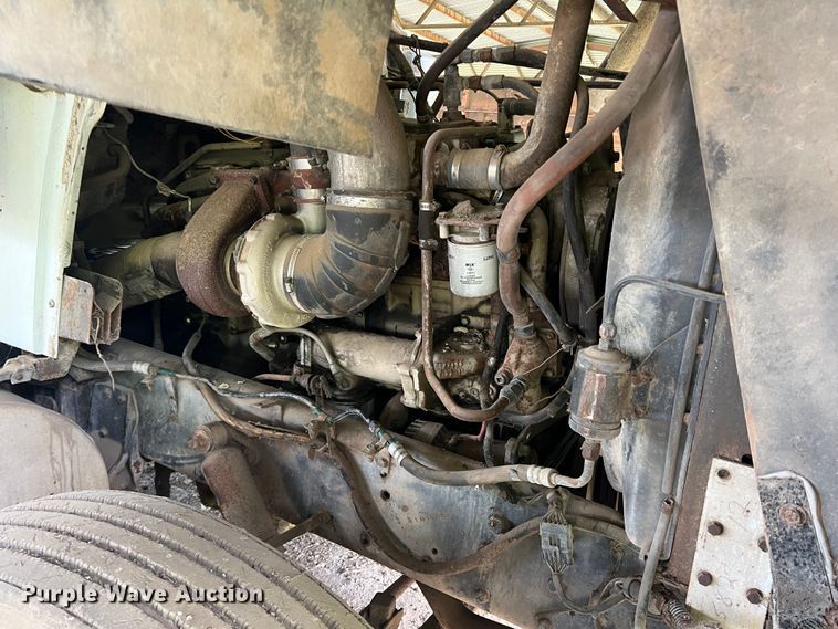 image for item DK7917 1985 GMC General  semi truck