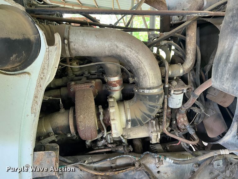 image for item DK7917 1985 GMC General  semi truck