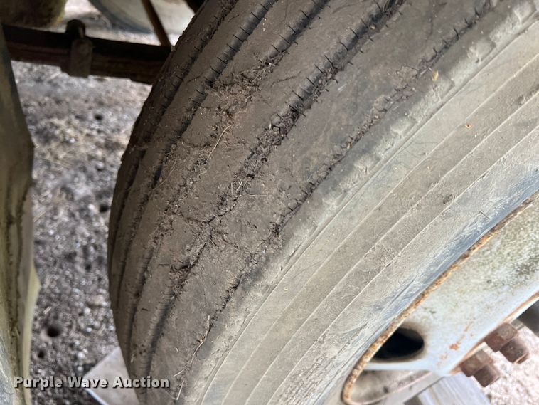 image for item DK7917 1985 GMC General  semi truck