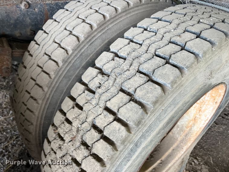 image for item DK7917 1985 GMC General  semi truck