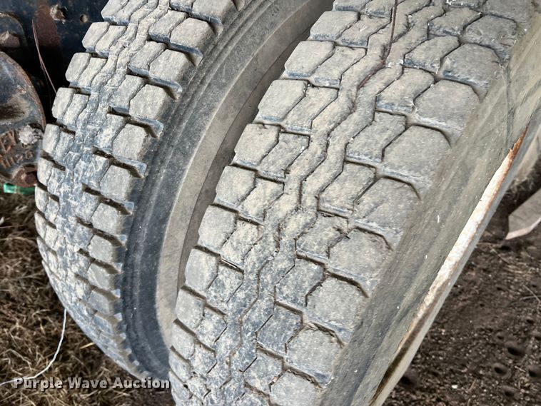 image for item DK7917 1985 GMC General  semi truck