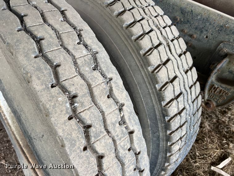 image for item DK7917 1985 GMC General  semi truck