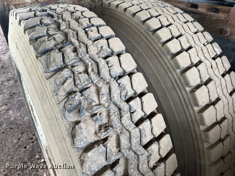 image for item DK7917 1985 GMC General  semi truck