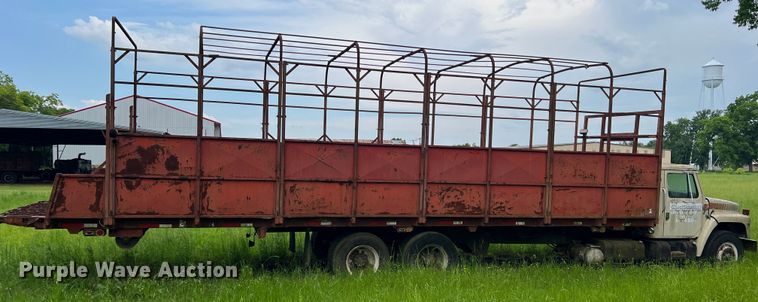 image for item DK7918 1980 International F1954 cotton module transport truck