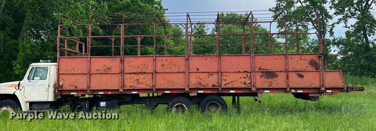 image for item DK7918 1980 International F1954 cotton module transport truck