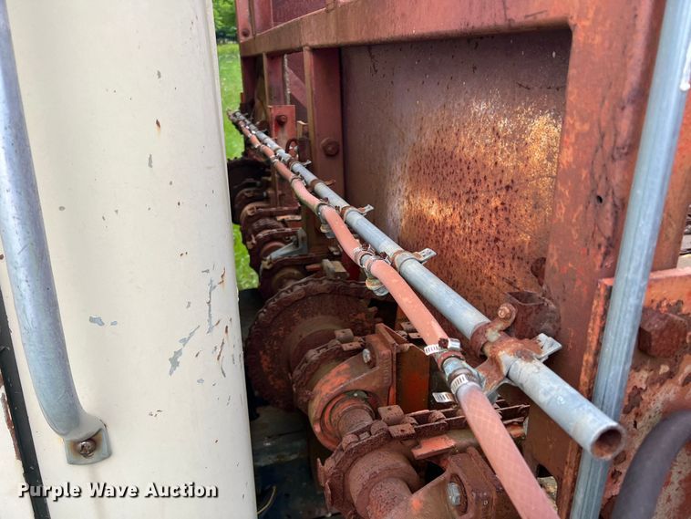 image for item DK7918 1980 International F1954 cotton module transport truck