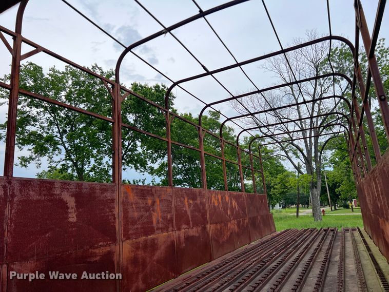 image for item DK7918 1980 International F1954 cotton module transport truck