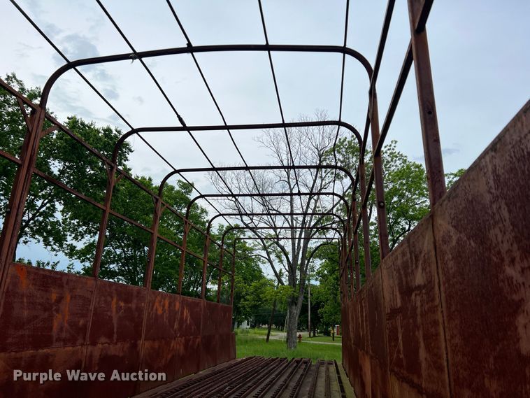 image for item DK7918 1980 International F1954 cotton module transport truck