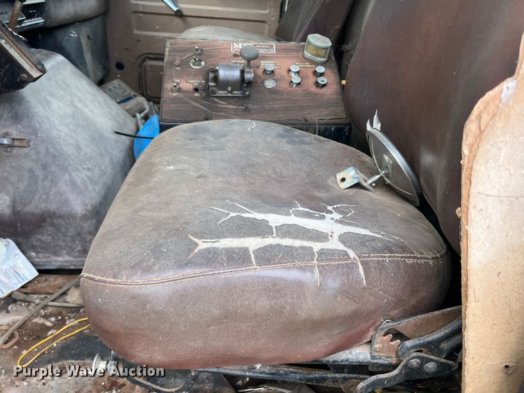 image for item DK7918 1980 International F1954 cotton module transport truck