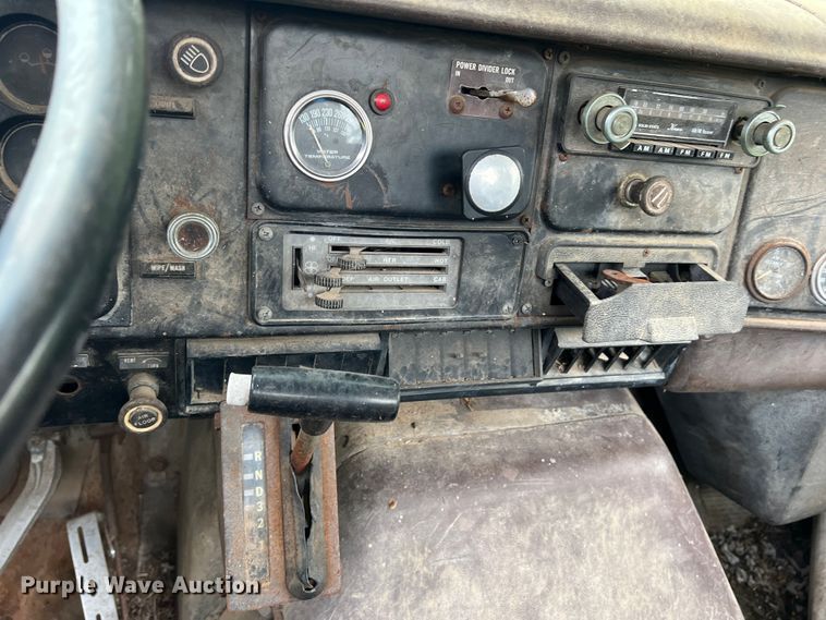 image for item DK7918 1980 International F1954 cotton module transport truck