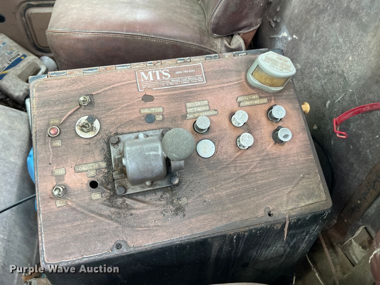 image for item DK7918 1980 International F1954 cotton module transport truck