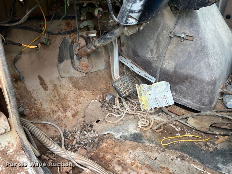 image for item DK7918 1980 International F1954 cotton module transport truck