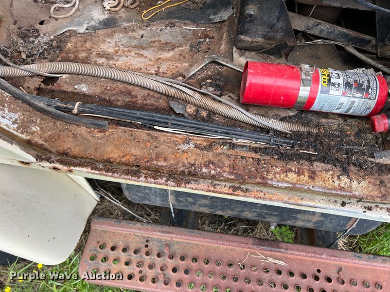 image for item DK7918 1980 International F1954 cotton module transport truck