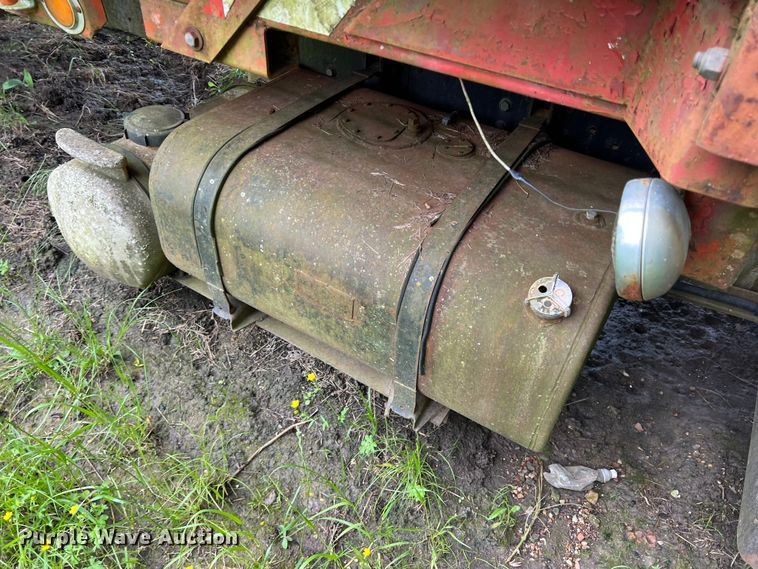 image for item DK7918 1980 International F1954 cotton module transport truck